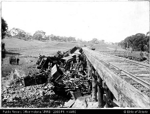 kurkuruc/railway_accident_on_heathcote_line_4_november_1907.jpg